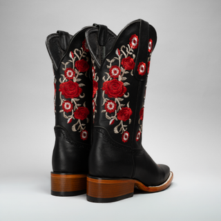 Black boot and belt combo