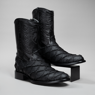 Black boot and belt combo