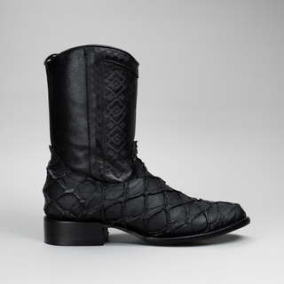 Black boot and belt combo