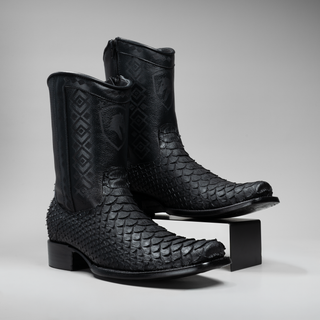 Black boot and belt combo