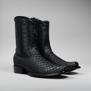 Black boot and belt combo