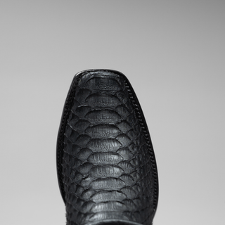 Black boot and belt combo