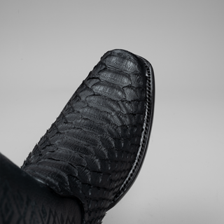 Black boot and belt combo