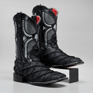 Black boot and belt combo