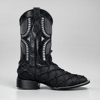 Black boot and belt combo