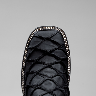 Black boot and belt combo
