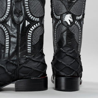 Black boot and belt combo
