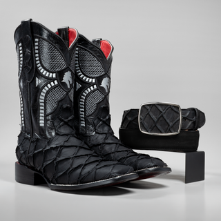Black boot and belt combo