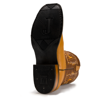 Tan boot and belt combo