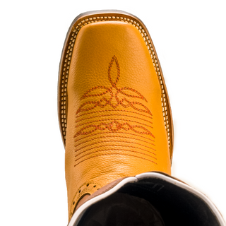 Tan boot and belt combo
