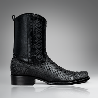 Black boot and belt combo