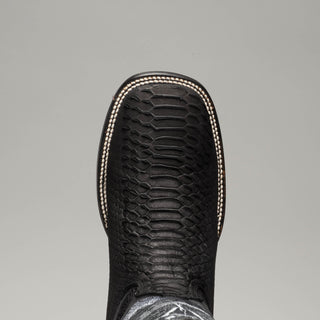 Black boot and belt combo